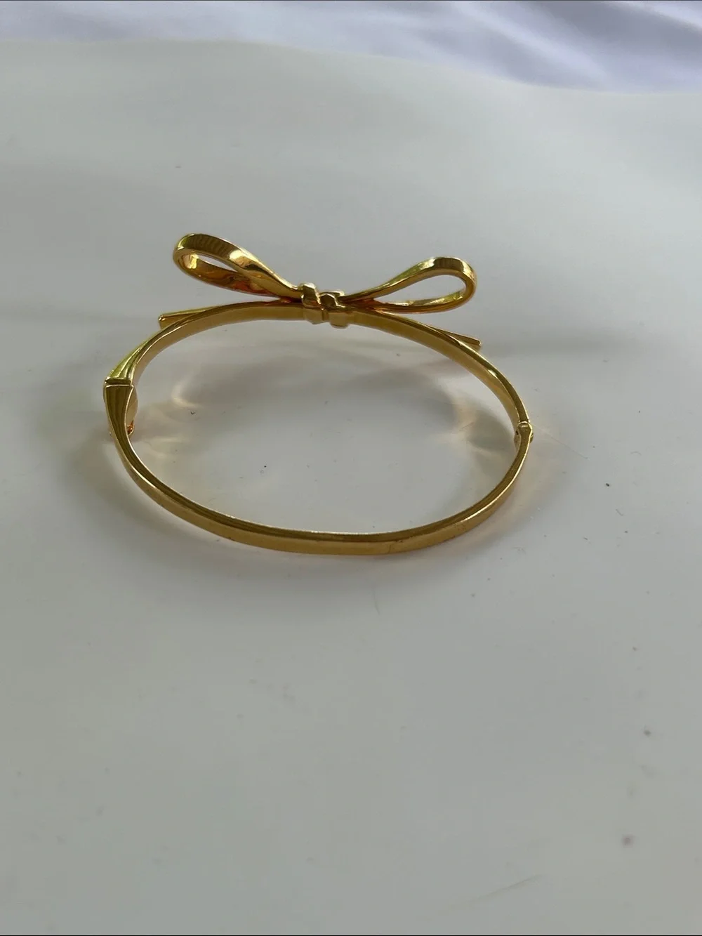 Kate Spade Gold Skinny Mini Bow Hinge Bangle Bracelet Coquette Classic - Picture 2 of 6
